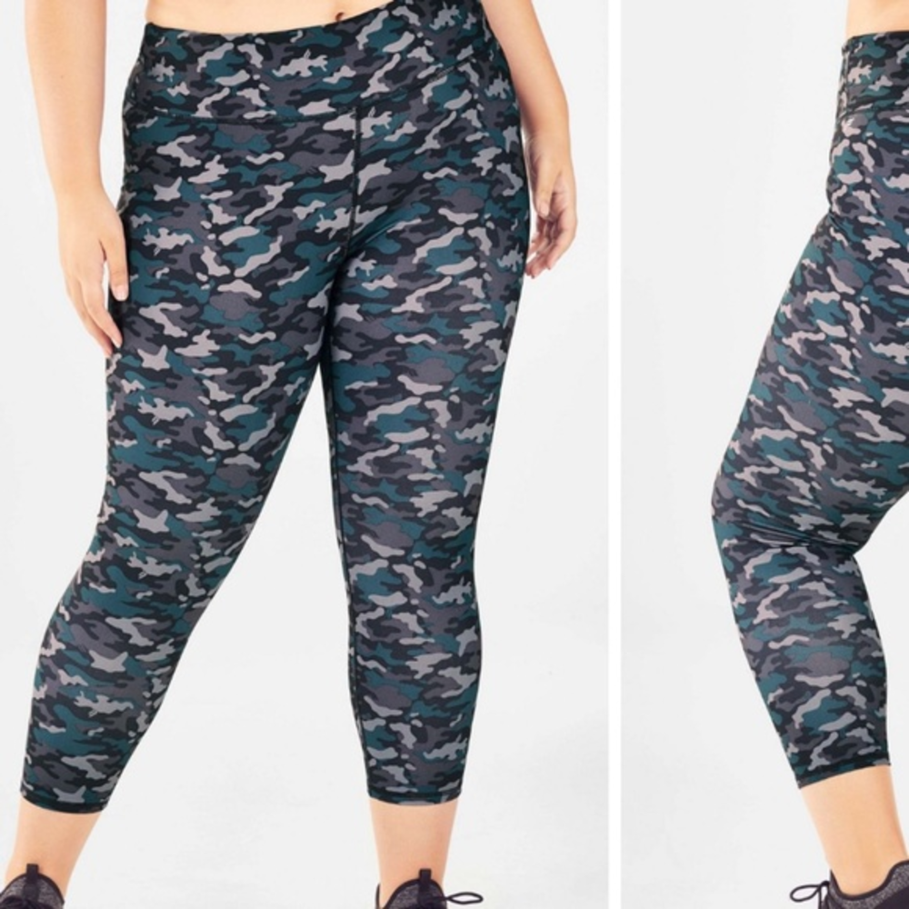 Fabletics Define PowerHold Mid-Rise‎ Capri Teal Logo Camo 3X
